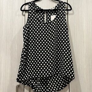 NEW Pleione | Sleeveless Tunic Blouse | Black & White with Red Accents  | Small‎